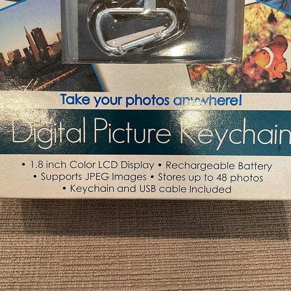 NWT Digital Picture Keychain. Never opened. See details in photos. - Picture 3 of 7